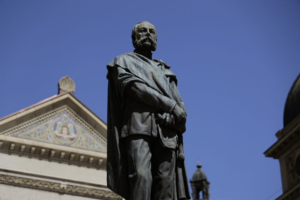 Spomenik Petru Preradoviću na Cvjetnom trgu C